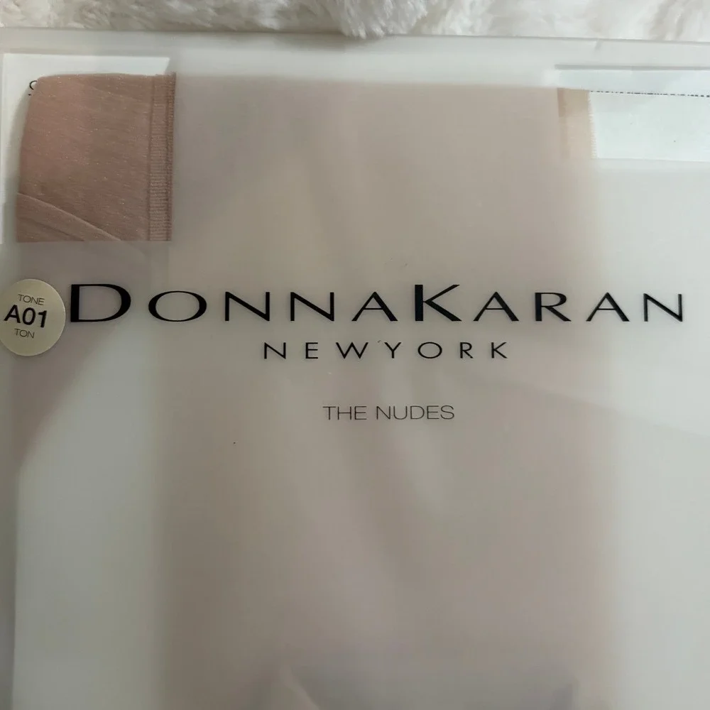 Donna Karan New York The Nudes Hosiery Tone A01 Sheer Tights Medium New